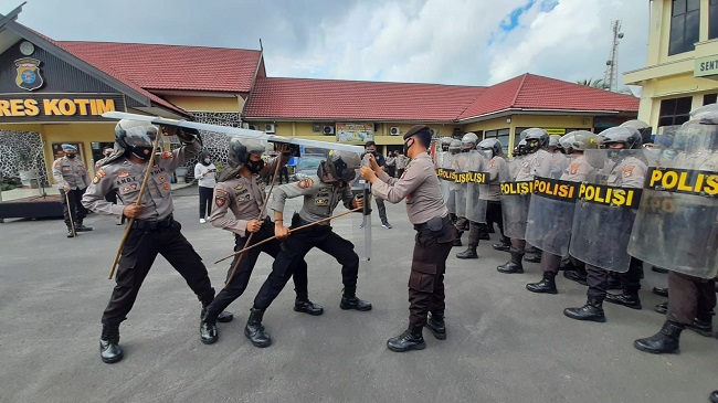 Siap Hadapi Unjuk Rasa Kapanpun, Polres Kotim Gelar Pelatihan Pengendalian Massa