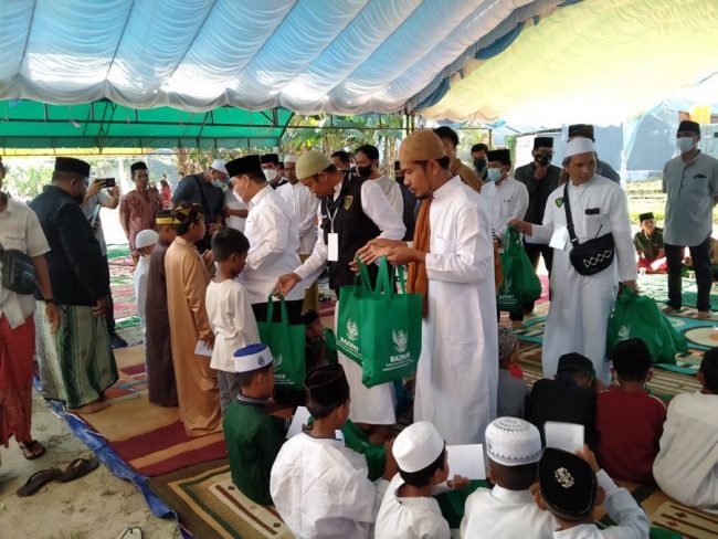 Baznas Kotim Salurkan Bantuan untuk Peserta Sunatan Massal
