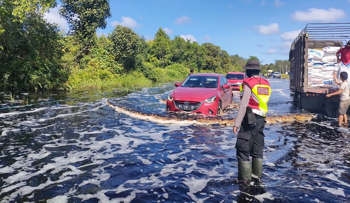 Banjir Mulai Surut, Polda Kalteng Ingatkan Pengendara Tetap Waspada