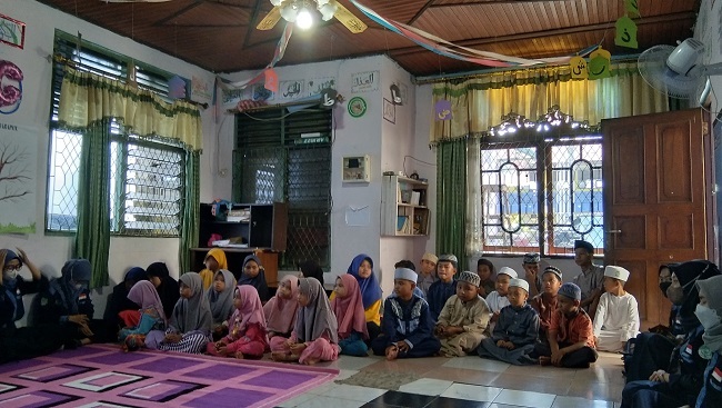 Tingkatkan Minat Literasi Sejak Dini, Harati.id dan HMJ HTN Sambangi Panti Asuhan