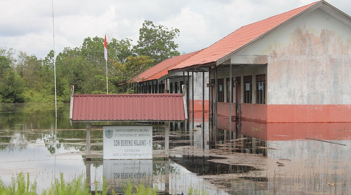 Nyaris Tenggelam, Sang Merah Putih Tetap Kokoh di Puncak