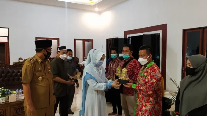 Anggota DPRD Katingan Semangati Peserta Festival Seni Qasidah
