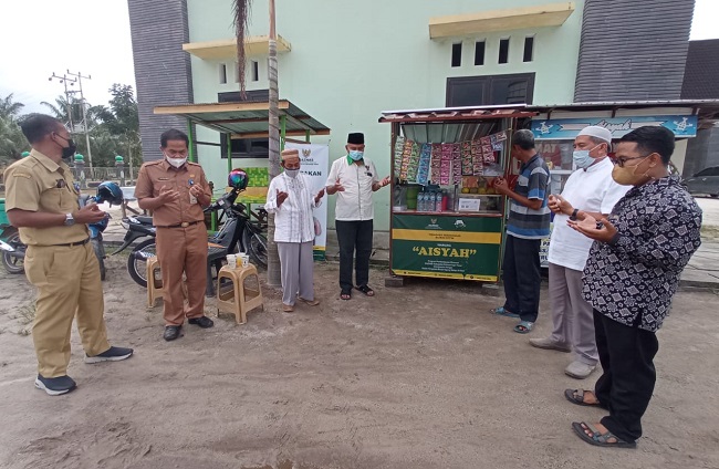 Baznas Kotim Gulirkan Bantuan untuk Pedagang Kecil