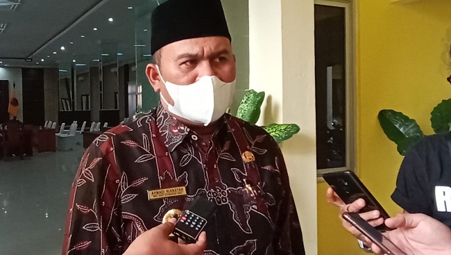 Di Depan Wisudawan, Wabup Kobar: Jadilah Pengusaha, Buka Lowongan Pekerjaan