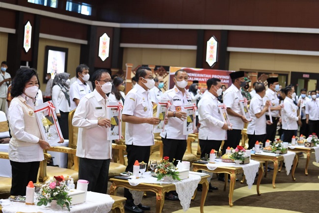 Gubernur Serahkan DIPA Tahun 2022 Kepada Seluruh Kepala Daerah di Kalteng