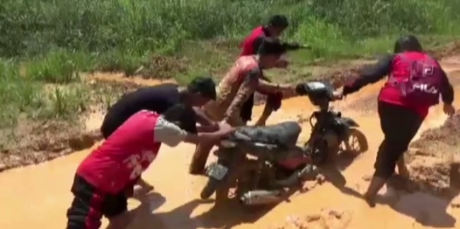 Akhirnya Pemkab Beri Perhatian untuk Jalan Rusak di Aruta