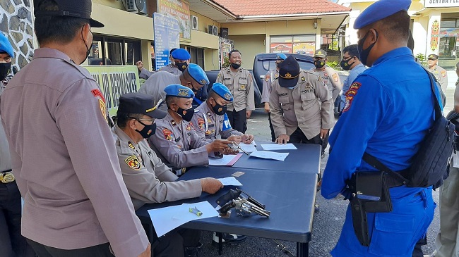 Propam Periksa Senjata Api Dinas Milik Anggota Polres Kotim
