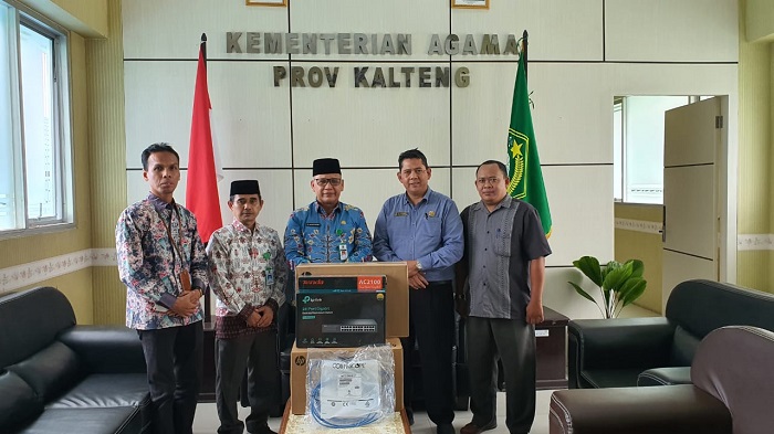 Jelang Akhir Tahun, MTs Annur Terima Bantuan Server dan Jaringan Komputer CBT