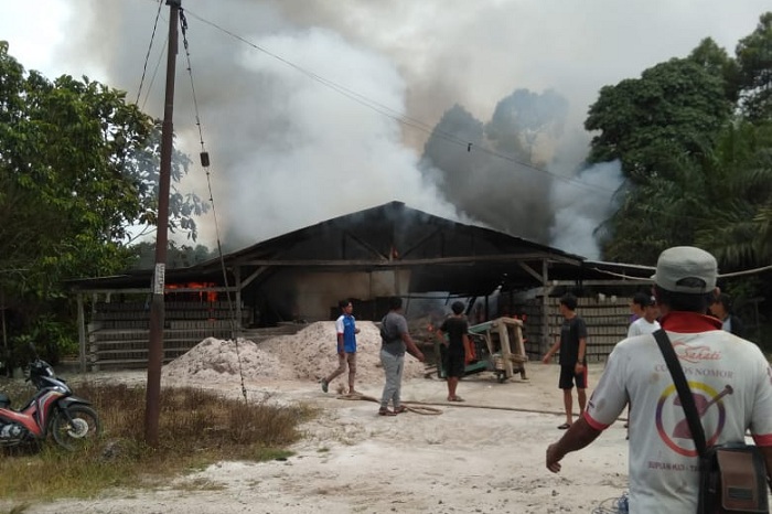 Tempat Pembuatan Batako Dilahap Api, Tiga Motor Juga Ludes Terbakar