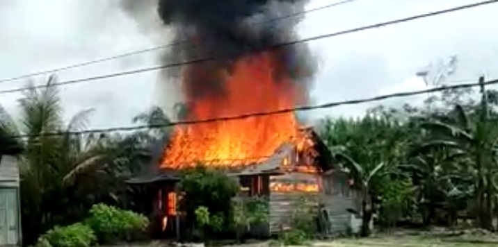 Gegara Kabel Charger Power Bank, Satu Rumah Terbakar Habis