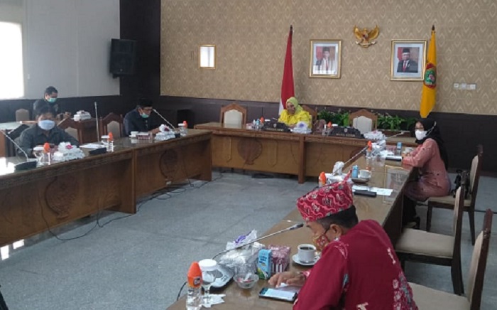 Pemerintah Jawab Pertanyaan dari DPRD Kalteng Tentang Tiga Raperda Ini
