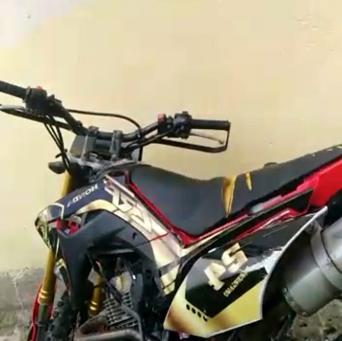 Parah! Bandar Judi Bola Guling Rusak Sepeda Motor Warga, Ada Apa Ya?