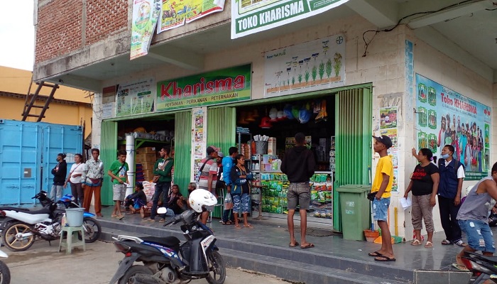 Gegara Dibatasi, Masyarakat Rela Antri Berhari-hari Demi Pupuk Subsidi