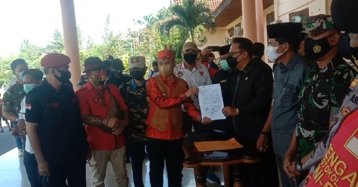 Aliansi Masyarakat Adat dan Ormas Kobar Tuntut Edy Mulyadi Ditangkap