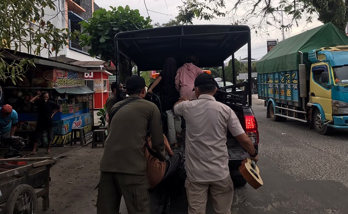 Mengejutkan! Praktek Pengamen Jalanan Ternyata Sekeluarga, Mampu Beli Motor hingga Mobil