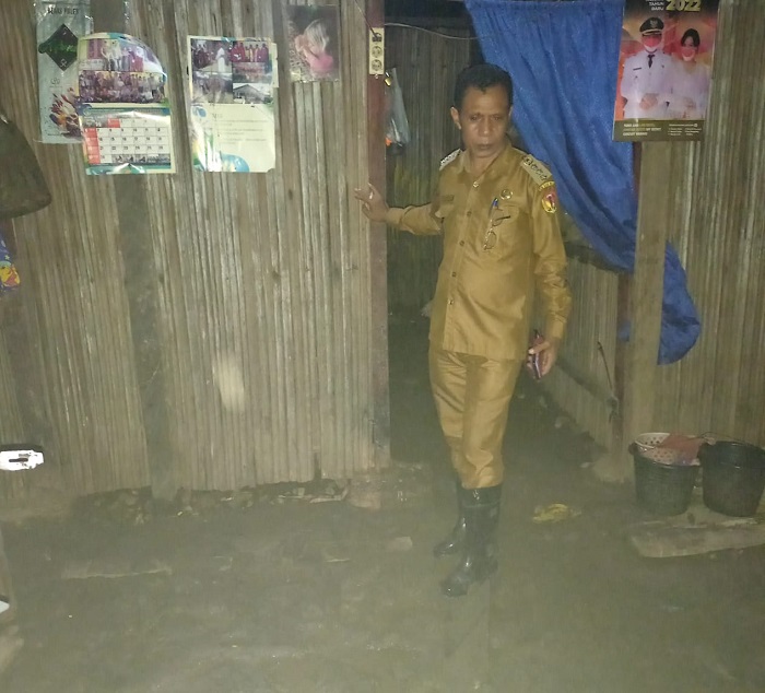 Camat Raimanuk Sebut Warga Terdampak Banjir Sudah Dievakuasi ke Gereja