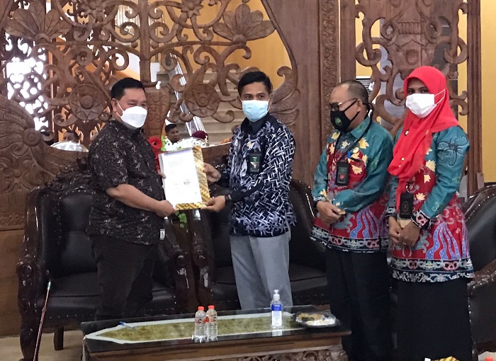 Pemkab Kotim Terima Hibah Aset Pengadilan Agama Sampit