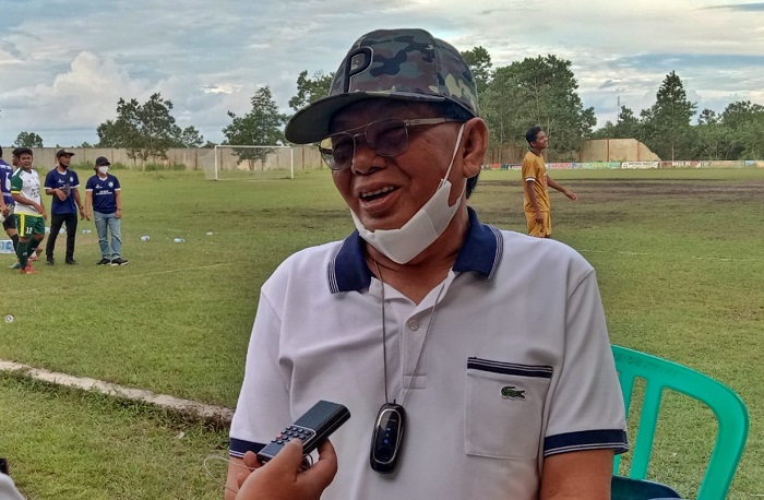 H.M. Ruslan Minta Lapangan Sepak Bola Sport Center Dibenahi