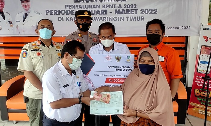 Ribuan Warga Kotim Terima Bantuan PNT Melalui Kantor Pos