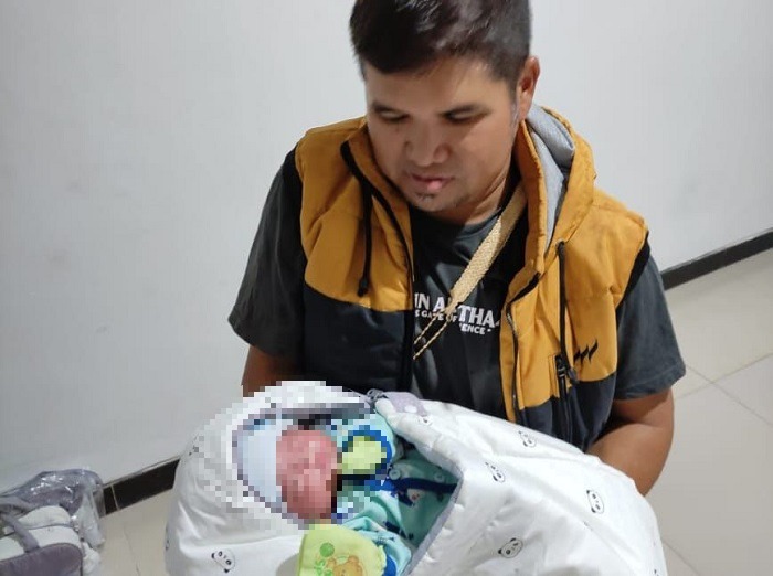 Istri Kades Ini Melahirkan Saat di Perjalanan