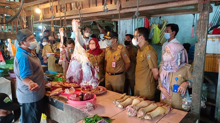 Sidak Pasar Besar, Pemprov Pastikan Ketersediaan Sembako Terkendali