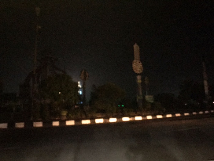 Hati-Hati Melintas! PJU Padam, Bundaran Balanga Rawan Kecelakaan