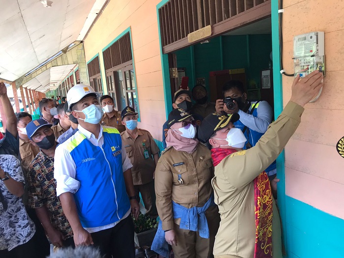 Tunaikan Janji Kampanye, Halikinnor Resmikan Listrik Perdana di Desa Soren dan Simpur