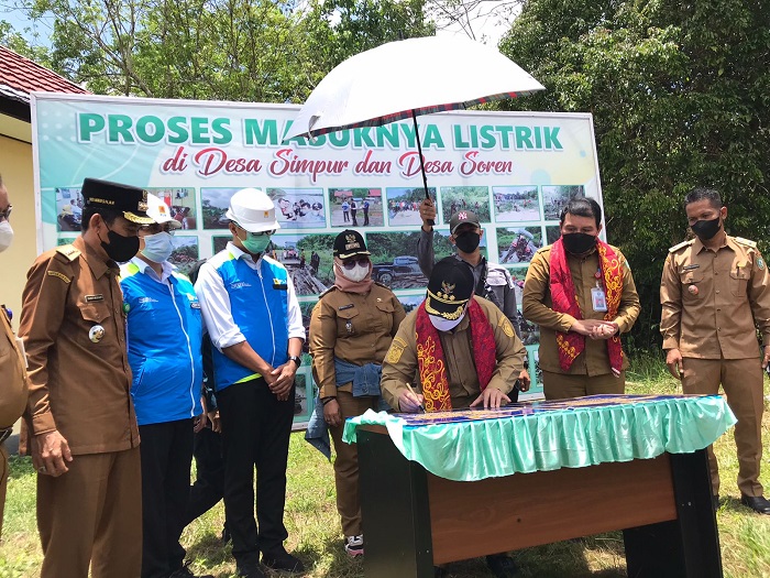 Bupati Kotim Minta Kades dan Warga Gotong Royong Pelihara Jaringan Listrik