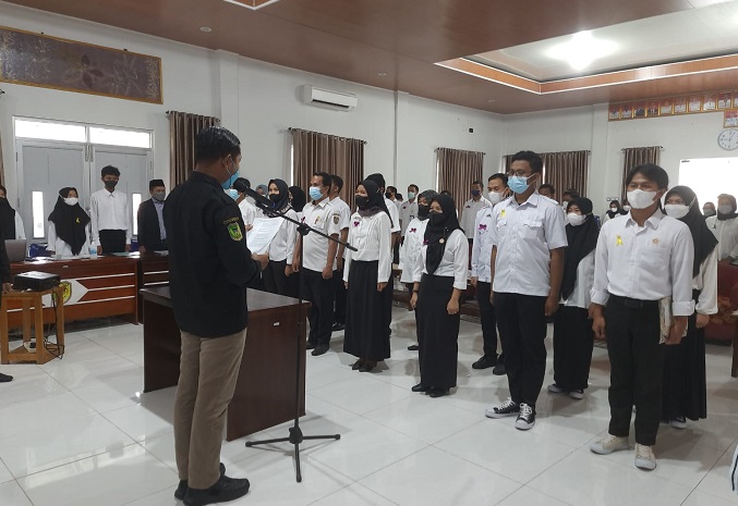 Kukuhkan Tiga Pengurus Karang Taruna Sekaligus, Ini Pesan dari Camat Teweh Tengah