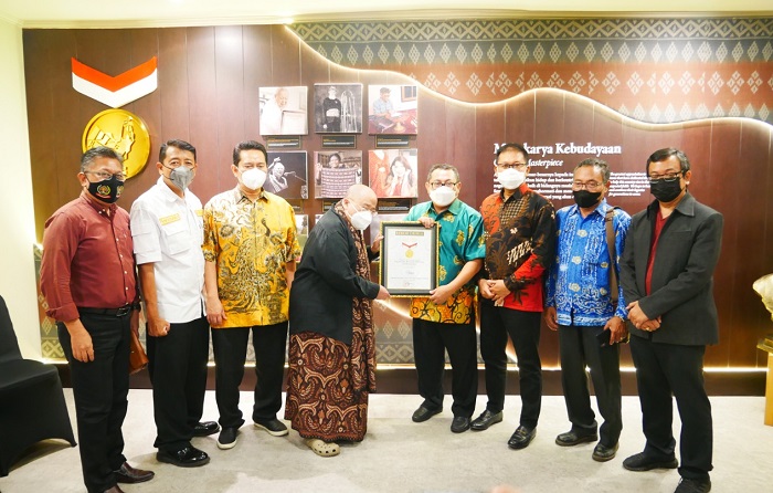 Punyai Anggota Terbanyak di Dunia, SMSI Raih Penghargaan MURI