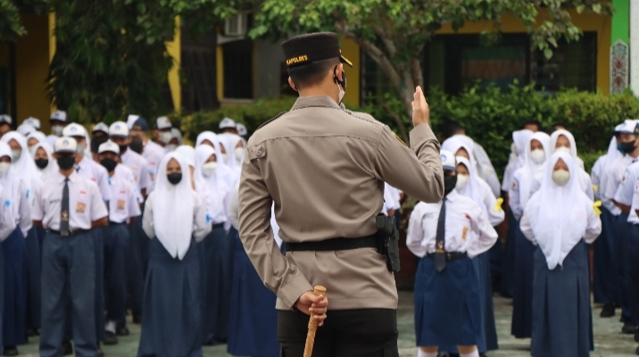 Kapolres Kobar Ingatkan Pelajar tentang Bahaya Pergaulan Bebas dan Narkoba