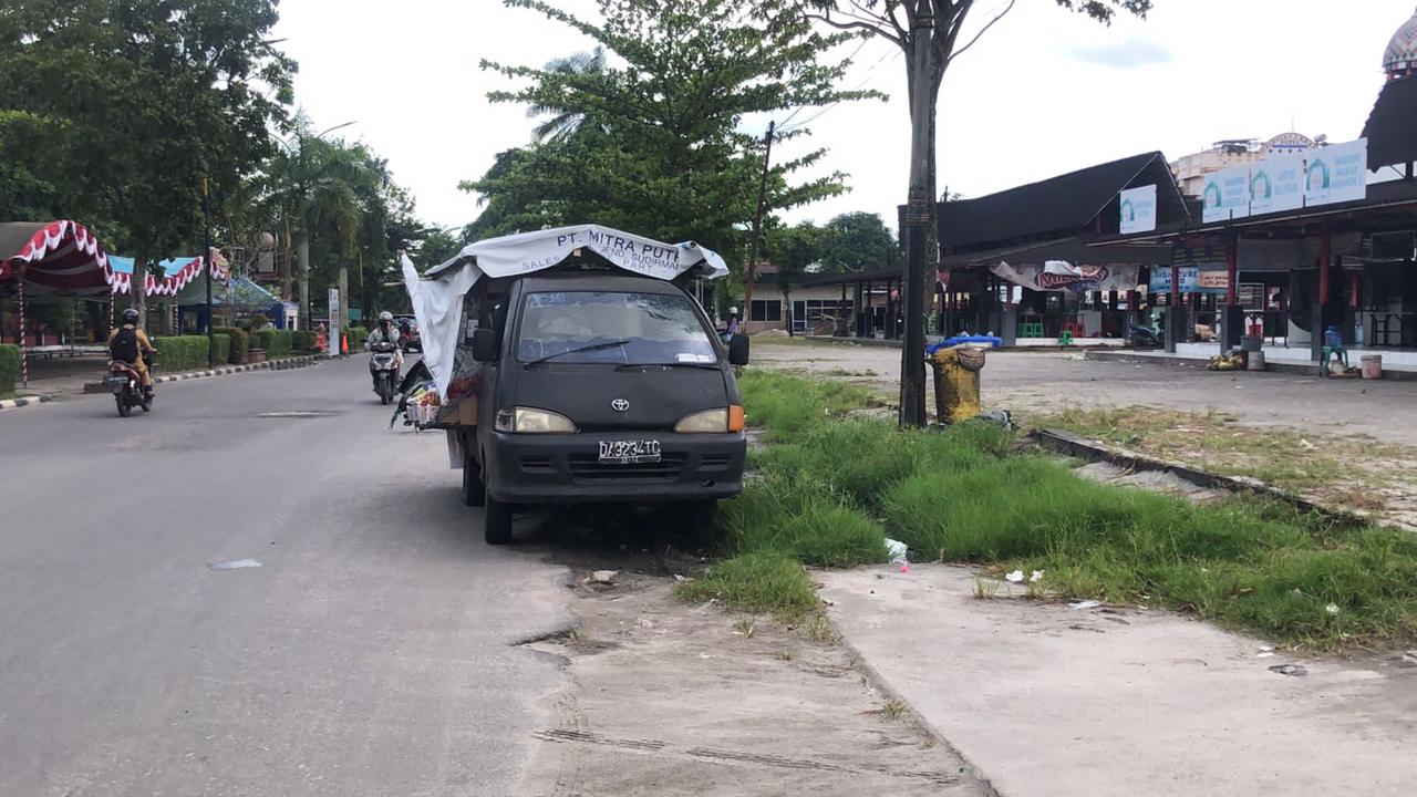 Mobil Pick Up Pembawa Buah Terbakar, Sopir Alami Luka