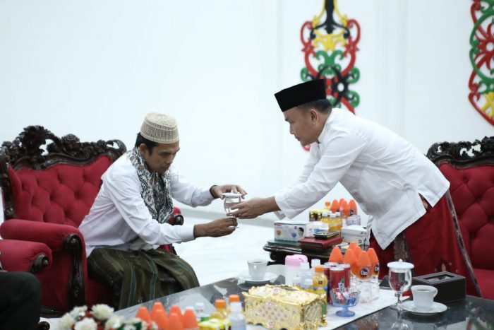 Gubernur Undang UAS Silaturahmi di Sela Rangkaian Dakwah di Kalteng