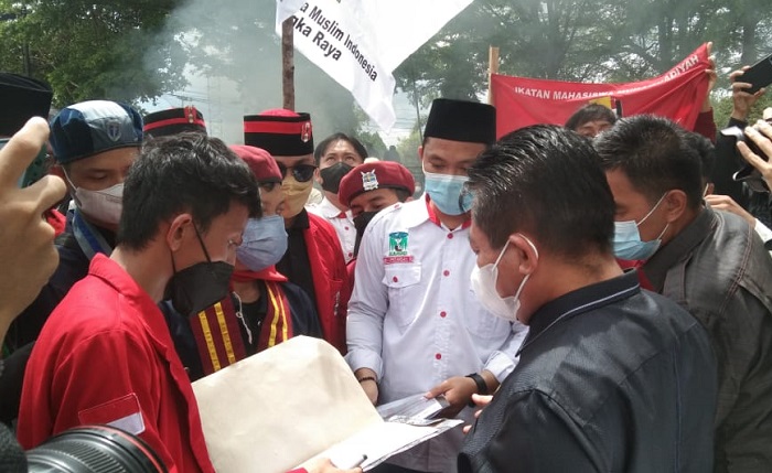 Geruduk Kantor DPRD Kalteng, ini Tujuh Tuntutan dari Cipayung Plus Palangka Raya Menggugat