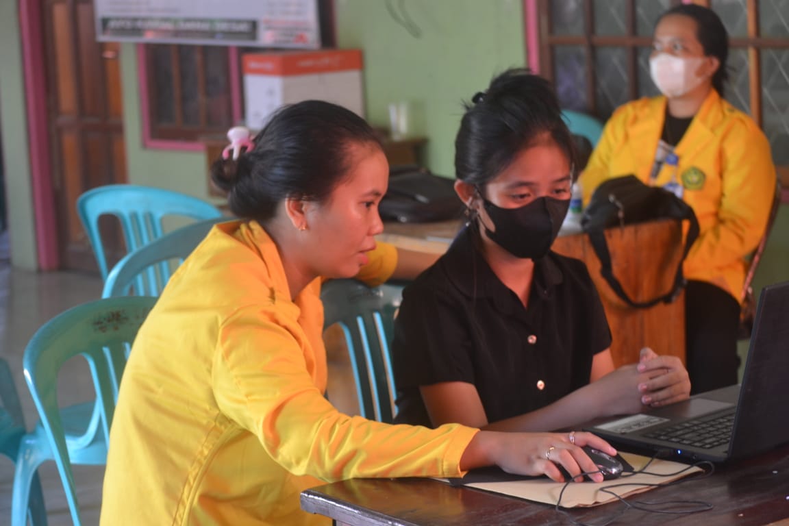 Mahasiswa KKN-TM UPR Gelar Pelatihan Komputer untuk Anak-Anak di Desa Tampa