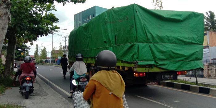 Masyarakat Keluhkan Banyaknya Truk ODOL yang Membahayakan Pengguna Jalan Lain