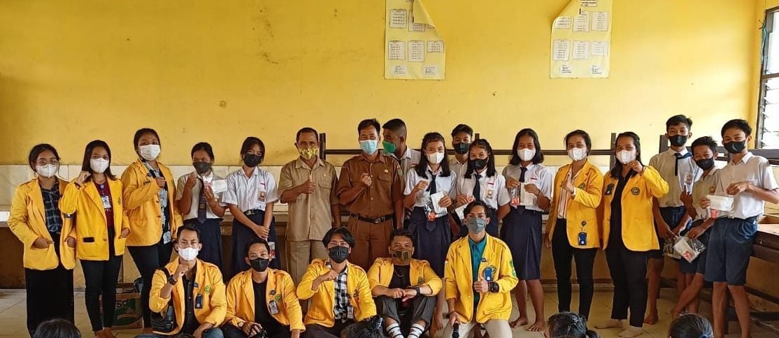Mahasiswa KKN Desa Tampa Gelar Sosialisasi untuk Siswa SMP dan SMKN1 Paku