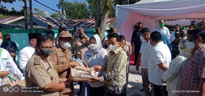 Bupati Nurhidayah Apresiasi H Abdul Rasyid yang Salurkan Zakat Harta ke Masyarakat