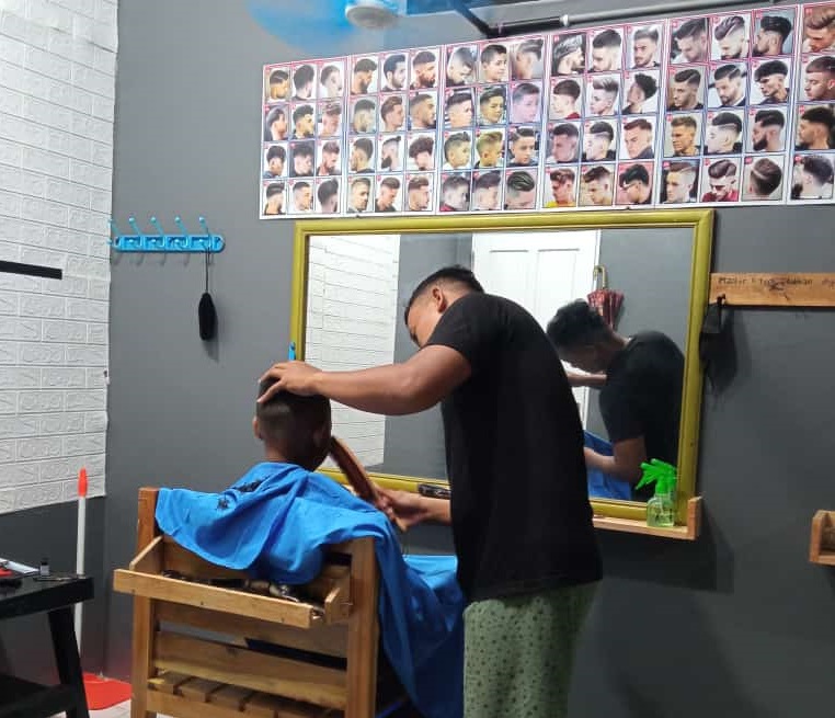Berkah Ramadhan dan Idul Fitri, Usaha Potong Rambut Ramai Pelanggan