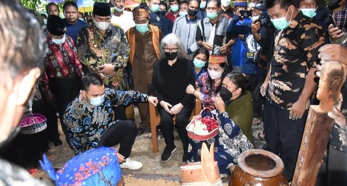 Bupati dan Wabup Kobar Sampaikan Dukacita atas Wafatnya Bohap Bin Jalan
