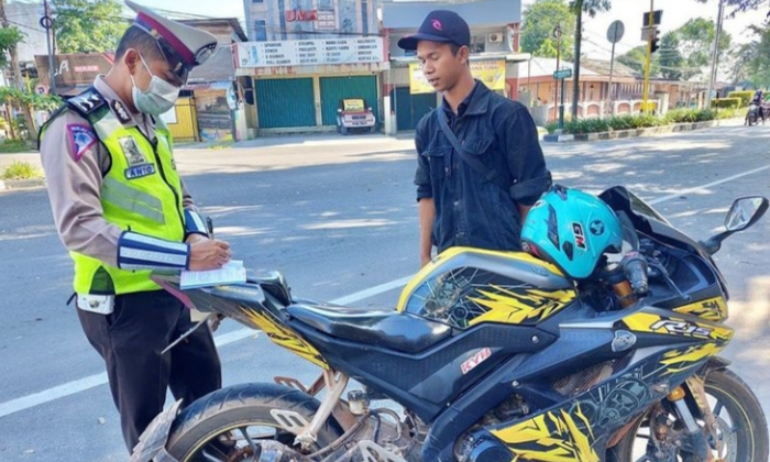 Ganggu Kenyamanan Warga, Satlantas Polres Kobar Tindak Tegas Pengguna Knalpot Brong