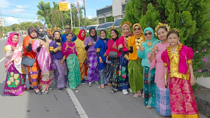 Baju Bodo dan Songko Recca Warnai Festival Budaya Iseng Mulang, Yuk! Simak Sejarahnya