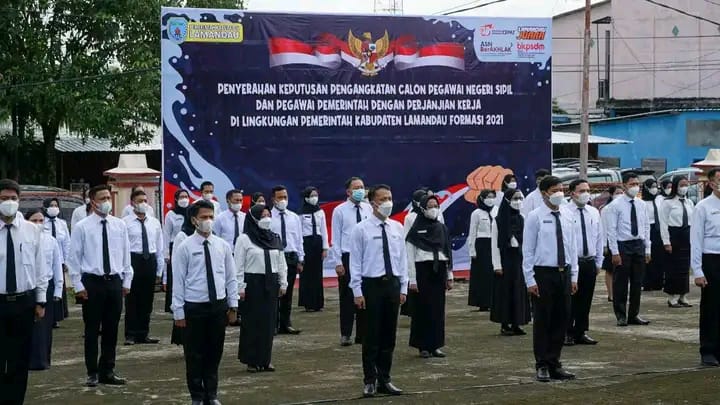 Bupati Lamandau Serahkan Petikan Surat Keputusan untuk Puluhan CPNS dan PPPK