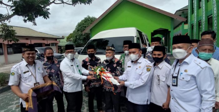 Milad ke-42, MAN Kota Palangka Raya Terima Satu Unit Bus Operasional