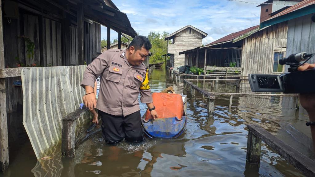 Puluhan Rumah di Desa Natai Baru Sudah Sepekan Terendam Banjir