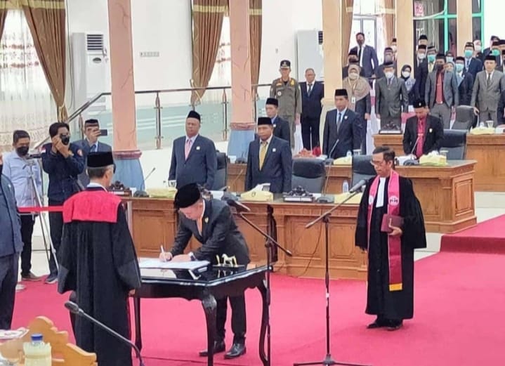 Gantikan Deni Khaidir, Politisi Hanura Hariawan Putra Resmi Jabat Ketua DPRD Sukamara