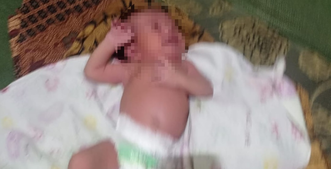 Warga Rebutan Ingin Adopsi Bayi Lucu yang Dibuang di Teras Rumah