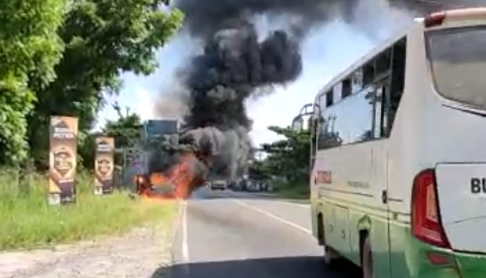 Diduga Alami Korsleting, Mobil Pick Up Terbakar di Jalan Pasir Putih Desa Kapitan