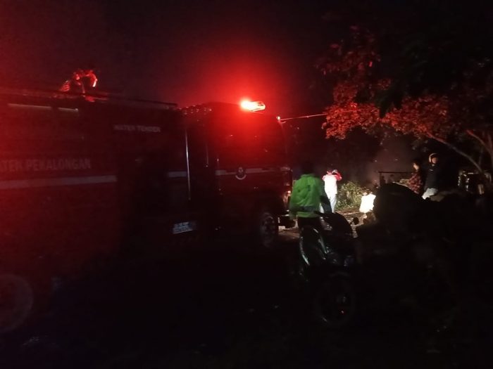 Diduga Konsleting Listrik, Kandang Bebek Ludes Terbakar