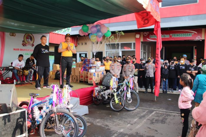 Gelar Jalan Sehat di Hari Bhayangkara Bersama PT. LKM BKD, Ini Pesan Kapolres Pekalongan